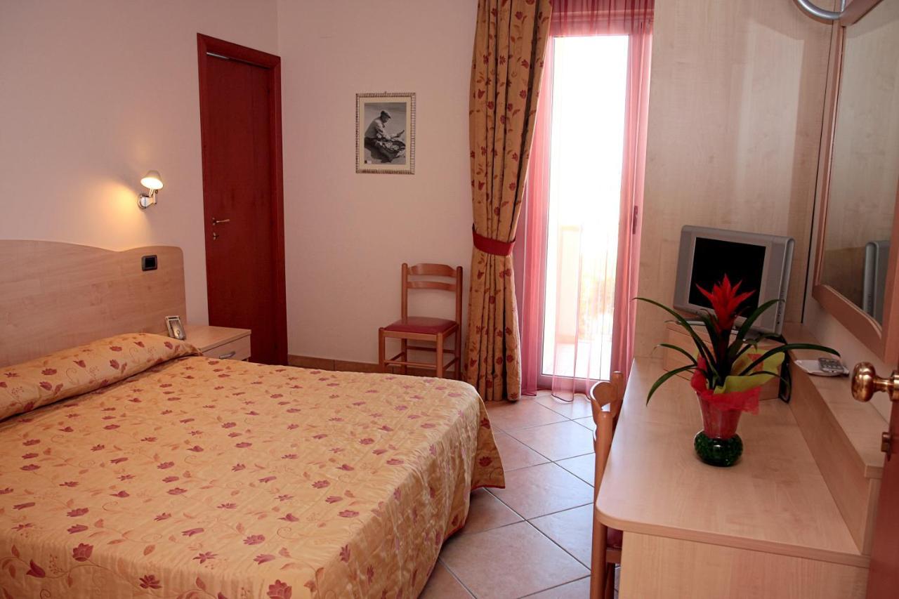 Hotel La Tartaruga Roseto Degli Abruzzi Extérieur photo