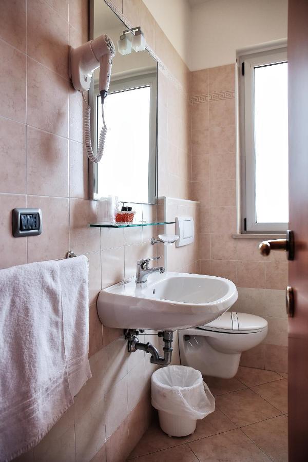 Hotel La Tartaruga Roseto Degli Abruzzi Extérieur photo